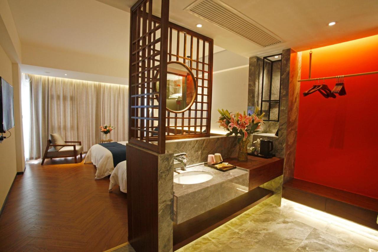張家界武陵源北岸輕奢客棧 森林公園店 Hotel Zhangjiajie Eksteriør billede