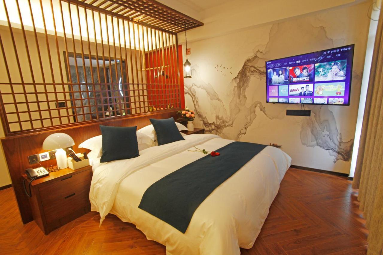 張家界武陵源北岸輕奢客棧 森林公園店 Hotel Zhangjiajie Eksteriør billede